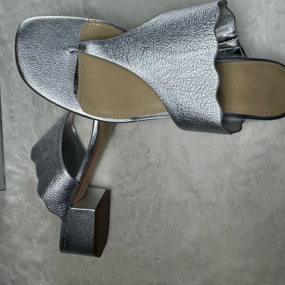 Marc Fisher Silver Textured Leather Block Heel Sandals Size 10 - Picture 8 of 12